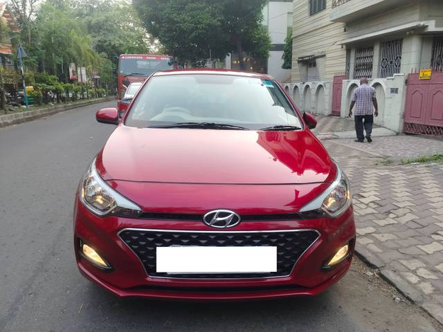 https://images10.gaadi.com/usedcar_image/4523717/original/processed_ce192148a31b0ef43bfac8e49e232ebb.jpg?imwidth=6400