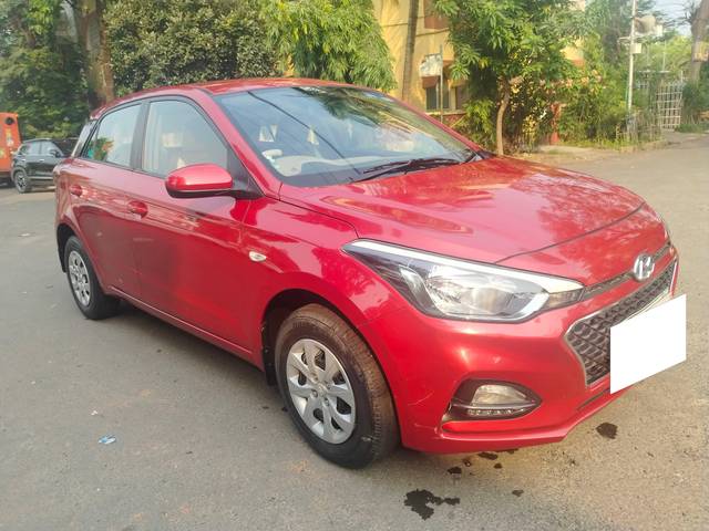 https://images10.gaadi.com/usedcar_image/4523717/original/processed_e37a6e4a8e80fa1988c3583657cf1b09.jpg?imwidth=6400