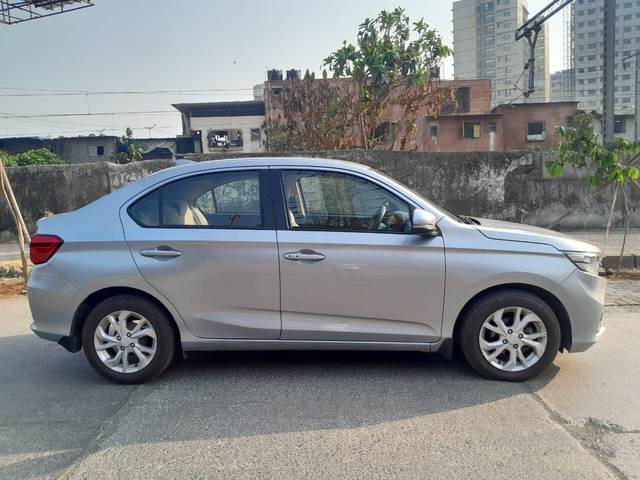 https://images10.gaadi.com/usedcar_image/4523718/original/0a6f7eb627031db5bc14f0910d49c02b.jpeg?imwidth=6401