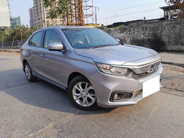 https://images10.gaadi.com/usedcar_image/4523718/original/processed_4283591a06c101c897df6e6457067c65.jpeg?imwidth=6400