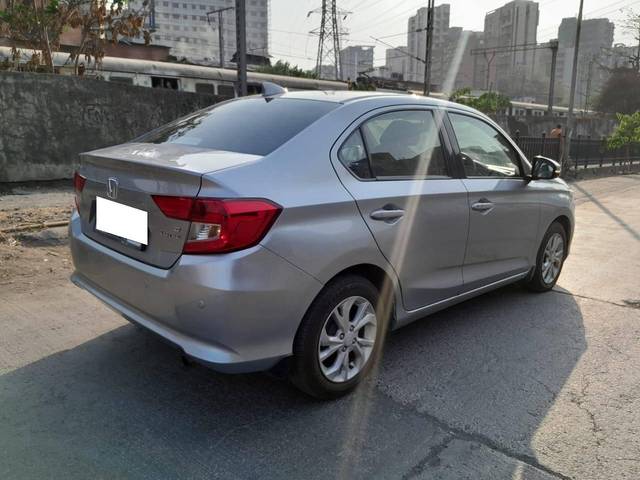 https://images10.gaadi.com/usedcar_image/4523718/original/processed_56be35078b90fb0886fcd2575772d5b4.jpeg?imwidth=6402