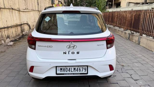 https://images10.gaadi.com/usedcar_image/4523722/original/processed_65b05abc7fa143a711a3f93e761934fe.jpeg?imwidth=6401