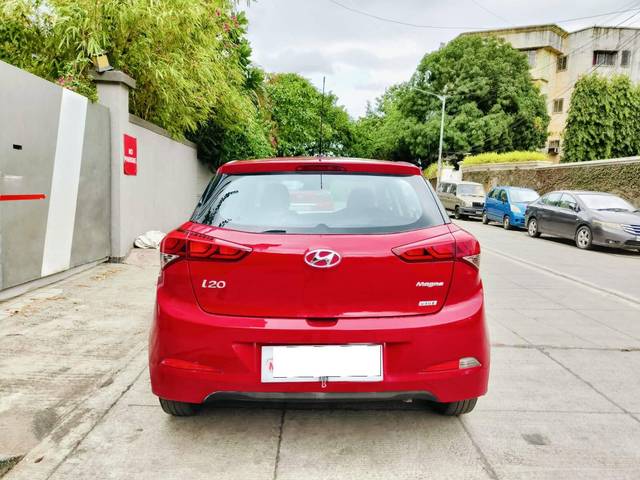 https://images10.gaadi.com/usedcar_image/4523724/original/processed_529fc2fbb76397b8c2d6e8b355e6e782.jpeg?imwidth=6402
