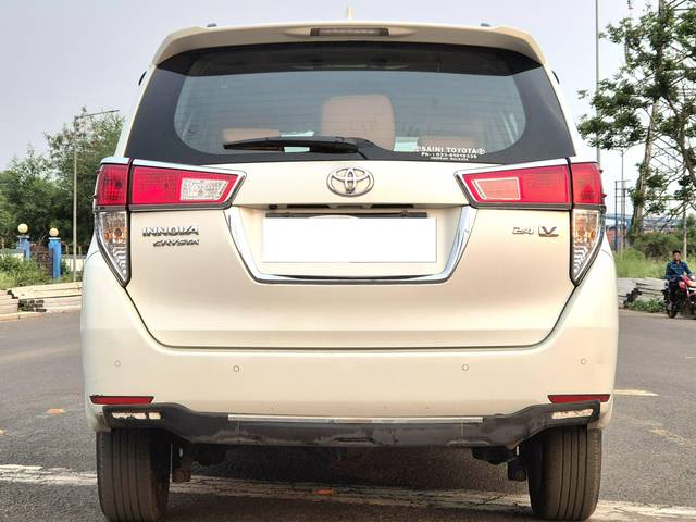 https://images10.gaadi.com/usedcar_image/4523727/original/processed_56fc53c5-4b63-4f7b-adcb-363279bbee41.jpg?imwidth=6402