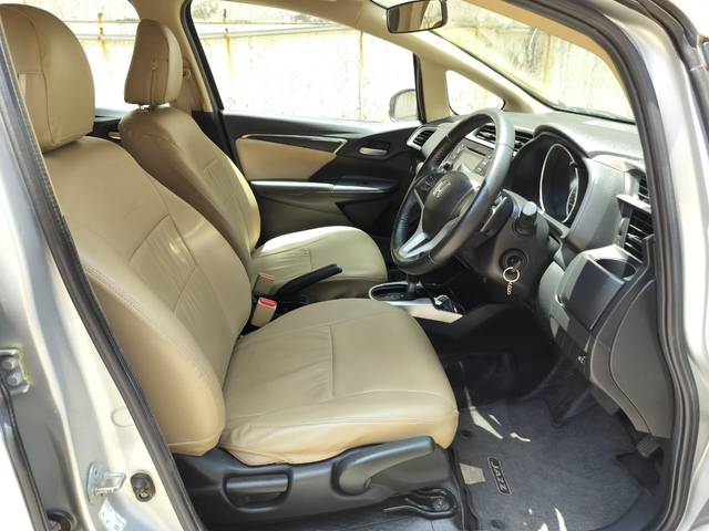 https://images10.gaadi.com/usedcar_image/4523732/original/68f41da7d35c6b27e94a652dbda21277.jpeg?imwidth=6402