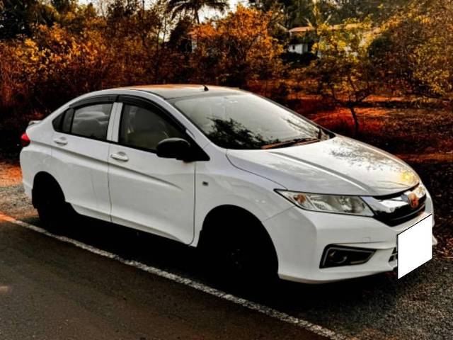 https://images10.gaadi.com/usedcar_image/4523752/original/processed_6fd88a3a-a1dc-43b4-b449-f3fcfa3f0a07.jpeg?imwidth=6400