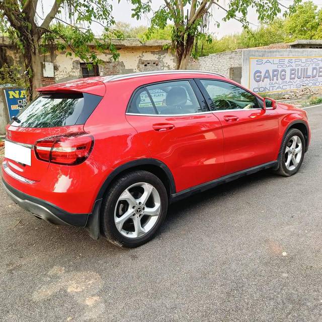 https://images10.gaadi.com/usedcar_image/4523760/original/processed_992d91198e97c51f1a6ad03294062ec1.jpg?imwidth=6402