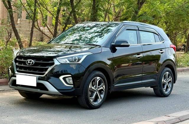 https://images10.gaadi.com/usedcar_image/4523768/original/processed_88e1456102b8df4ecfca7ce464d19efe.jpg?imwidth=6402