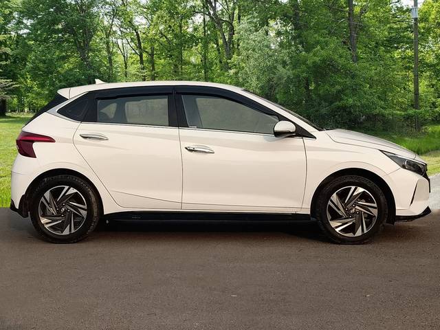 https://images10.gaadi.com/usedcar_image/4523813/original/4deaeefcaa20cc4055d676c43d9f4422.jpg?imwidth=6401