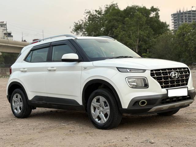https://images10.gaadi.com/usedcar_image/4523818/original/processed_cf70a7b4645dee35f1d7321d0bda624d.jpg?imwidth=6400