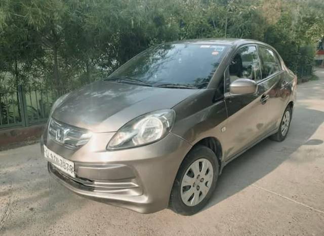 https://images10.gaadi.com/usedcar_image/4523821/original/processed_de496dfe17a6fd7991b636beb838990f.jpg?imwidth=6400