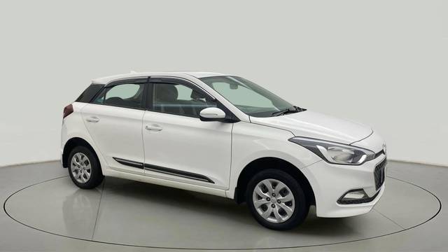 https://images10.gaadi.com/usedcar_image/4523826/original/e63b8e53efac1fbb829ac00da0d4dfba.jpg?imwidth=6400