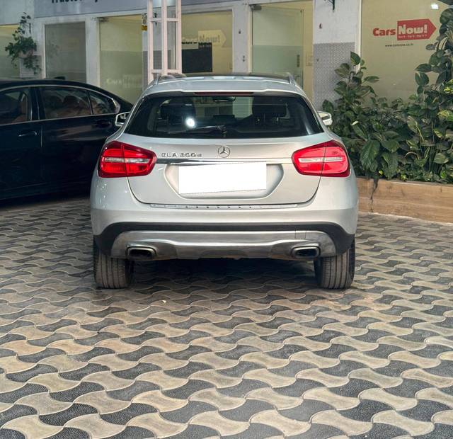 https://images10.gaadi.com/usedcar_image/4523832/original/processed_dc30f84b3ba19df4e796bc27fba947e0.jpg?imwidth=6402