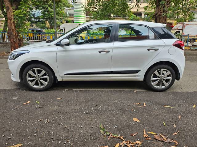 https://images10.gaadi.com/usedcar_image/4523837/original/82af2ec54fdf65b34bfb8bab72671d2c.jpg?imwidth=6402