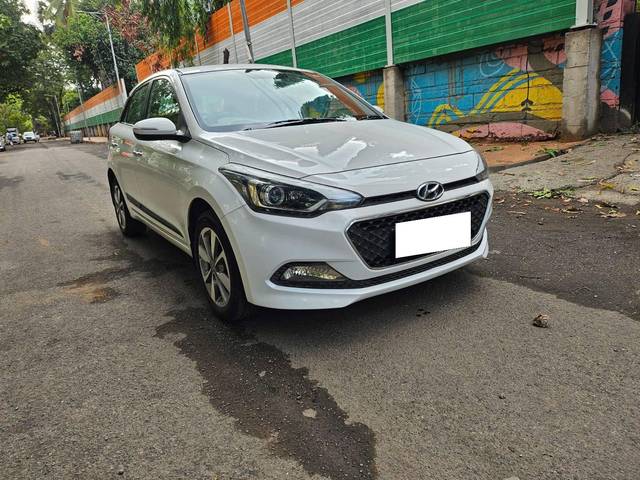 https://images10.gaadi.com/usedcar_image/4523837/original/processed_49b10b6258a28148d78f61b97e593fa7.jpg?imwidth=6400