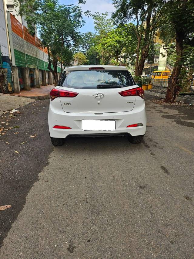 https://images10.gaadi.com/usedcar_image/4523837/original/processed_c7d4499eeef6381736bbdb01c3215632.jpg?imwidth=6401