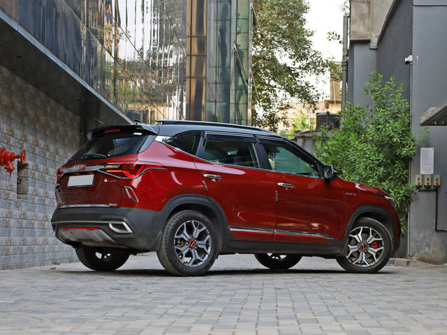 https://images10.gaadi.com/usedcar_image/4523856/original/06187807effe6ccce8ca16d9f1e8dffd.jpg?imwidth=6402