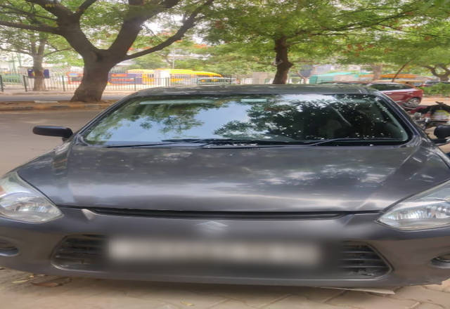 https://images10.gaadi.com/usedcar_image/4523875/original/1cc27fbb-c7bc-405f-a0a1-11ca127a48c9.?imwidth=6402