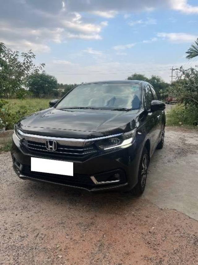 https://images10.gaadi.com/usedcar_image/4523888/original/processed_c25073d9-a1da-4295-85e2-4bbd345966bf.jpeg?imwidth=6400