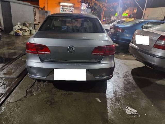 https://images10.gaadi.com/usedcar_image/4523891/original/processed_d9d61bd9-7cb3-4fd9-8ff1-299a19070268.jpg?imwidth=6401