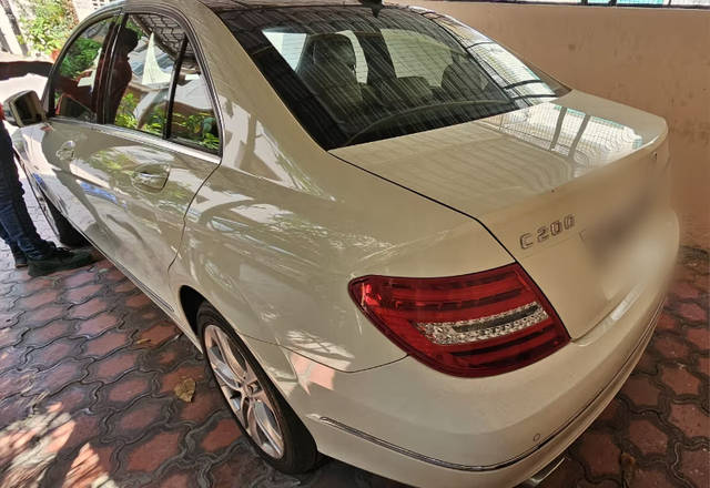 https://images10.gaadi.com/usedcar_image/4523905/original/26deed94-0fc8-4128-aca9-aee8a9864fa5.?imwidth=6400
