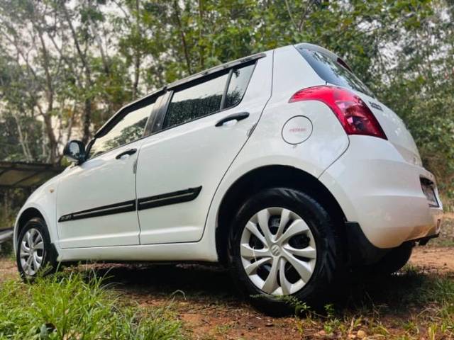 https://images10.gaadi.com/usedcar_image/4523932/original/processed_4dbeb39f-4214-44c1-b8b5-409c77b36b37.jpeg?imwidth=6401