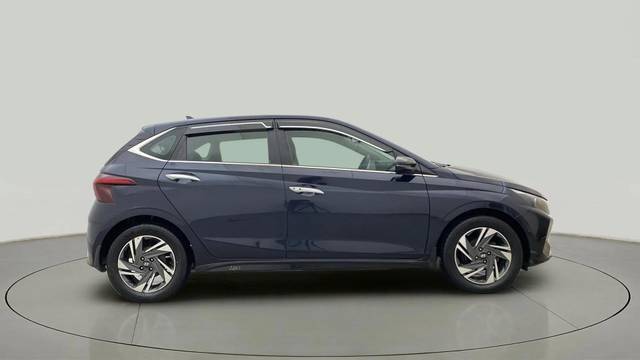 https://images10.gaadi.com/usedcar_image/4523944/original/0b45979746cc10cbb83280770578f488.jpg?imwidth=6400