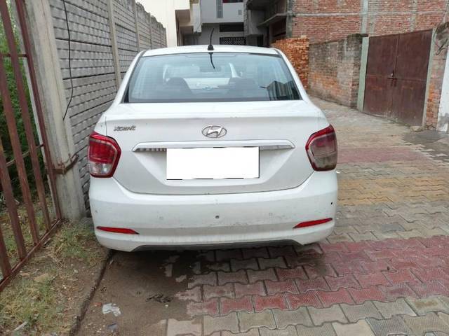 https://images10.gaadi.com/usedcar_image/4523950/original/processed_d8226d33-4a77-4742-9e55-11e17ba7917f.jpg?imwidth=6401