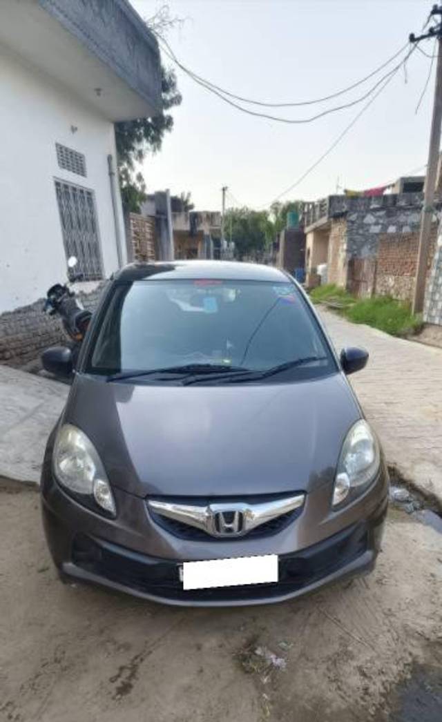 https://images10.gaadi.com/usedcar_image/4523967/original/processed_bbb52d14-19e0-46a8-895c-f1ff9bc95df8.jpg?imwidth=6400