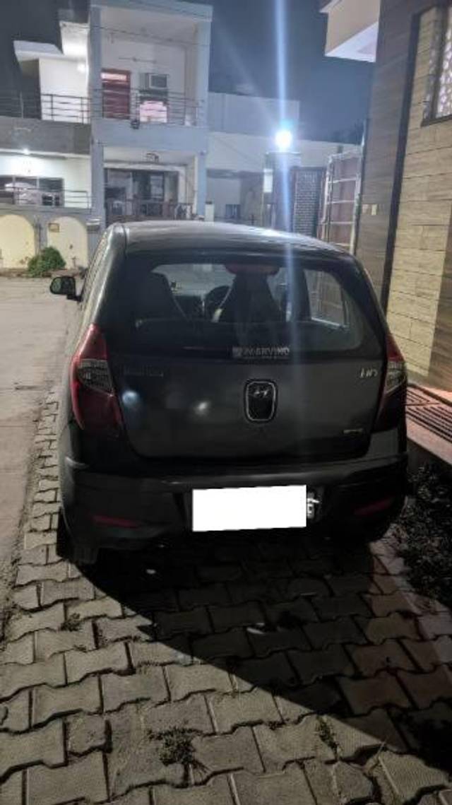 https://images10.gaadi.com/usedcar_image/4523993/original/processed_990276bf-415e-486e-bb86-98629d362af7.jpg?imwidth=6401