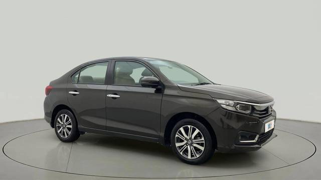 https://images10.gaadi.com/usedcar_image/4523998/original/92a93ce95846bcac70dd71bb154bb6b3.jpg?imwidth=6400