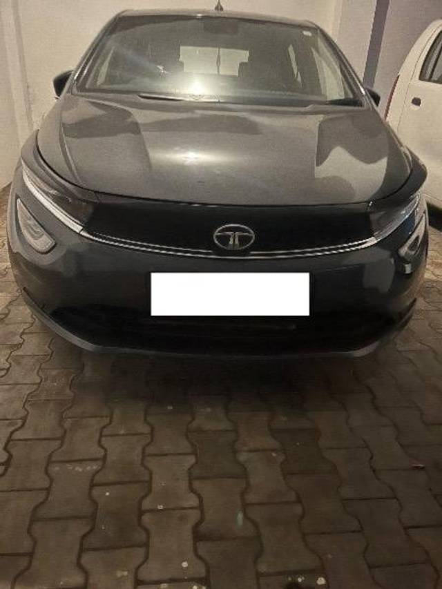 https://images10.gaadi.com/usedcar_image/4524006/original/processed_e951299b-d6e3-4a24-a711-da1893bf27c5.jpeg?imwidth=6401