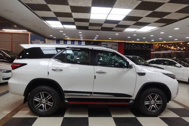 https://images10.gaadi.com/usedcar_image/4524027/original/processed_46b7869afa29db1563da970646e3f9bc.jpg?imwidth=6401