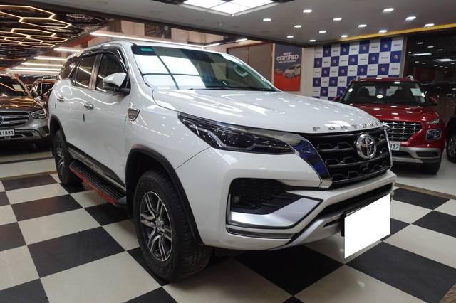 https://images10.gaadi.com/usedcar_image/4524027/original/processed_549fc8ecb45e7842d7c72d0d6aa0461e.jpg?imwidth=6400