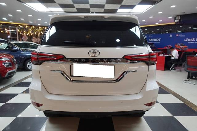 https://images10.gaadi.com/usedcar_image/4524027/original/processed_880d6d3756dcf788f8d04174c112df51.jpg?imwidth=6402