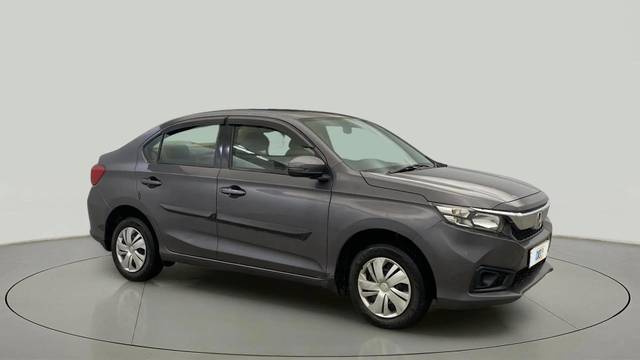 https://images10.gaadi.com/usedcar_image/4524039/original/4a8993a175dea78901783d2c32ee4fdf.jpg?imwidth=6400