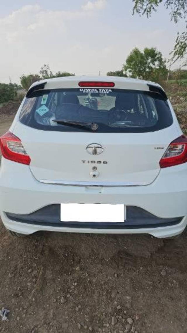 https://images10.gaadi.com/usedcar_image/4524041/original/processed_20360b6e-0559-4eb5-b746-a1a504cdf97e.jpeg?imwidth=6401