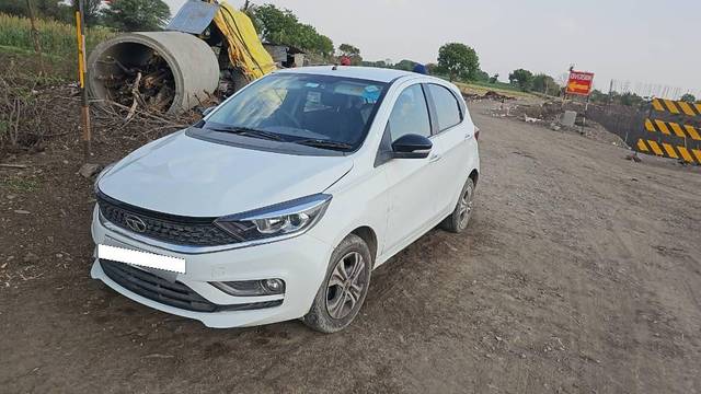 https://images10.gaadi.com/usedcar_image/4524041/original/processed_586d3044-3c18-4474-9f96-371e45aadd9a.jpeg?imwidth=6402