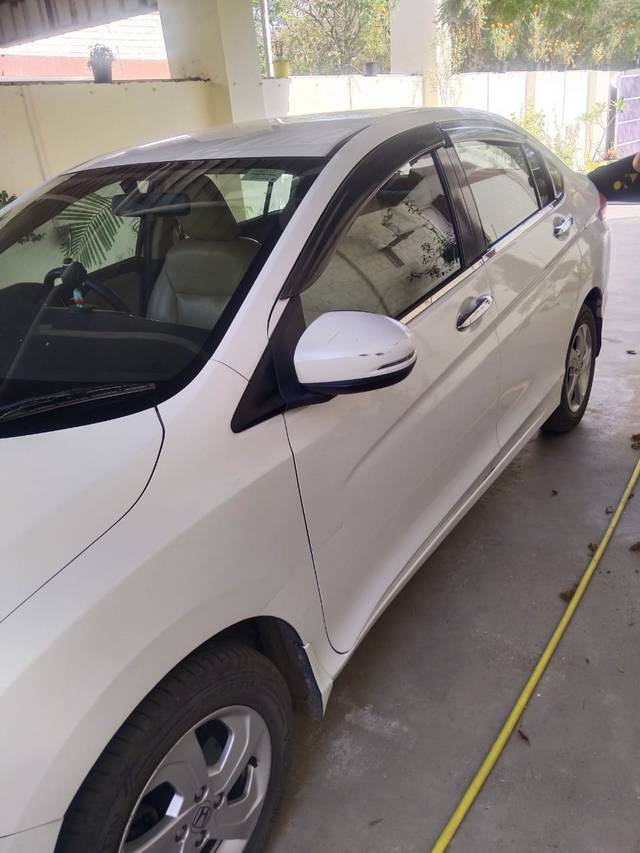 https://images10.gaadi.com/usedcar_image/4524058/original/d5e34266-2ddf-4848-8ff9-abd1f4438152.jpg?imwidth=6402