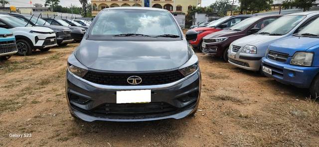 https://images10.gaadi.com/usedcar_image/4524100/original/processed_a786e456-4b19-42fc-bec5-570124a40597.jpg?imwidth=6402