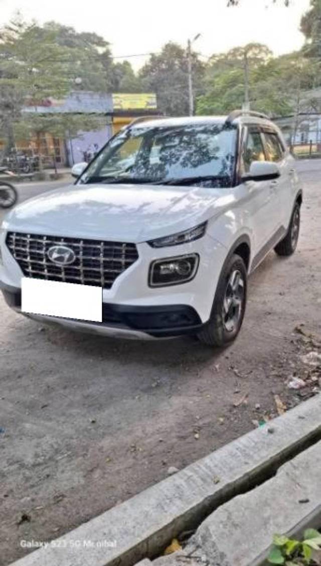 https://images10.gaadi.com/usedcar_image/4524101/original/processed_2b010635-3553-45cb-9dc1-24ac48298a2f.jpg?imwidth=6401