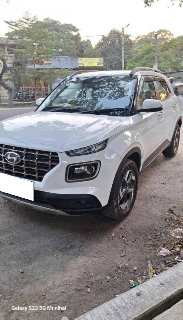 https://images10.gaadi.com/usedcar_image/4524103/original/processed_f90f2fa1-3f1f-4f69-9ea0-1d04c42d1c89.jpg?imwidth=6400