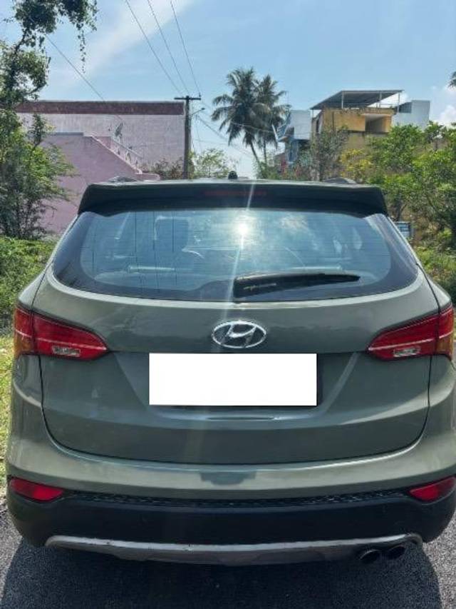 https://images10.gaadi.com/usedcar_image/4524122/original/processed_ef3c8bf1-7214-4591-bde3-7b3a48cafc01.jpeg?imwidth=6401