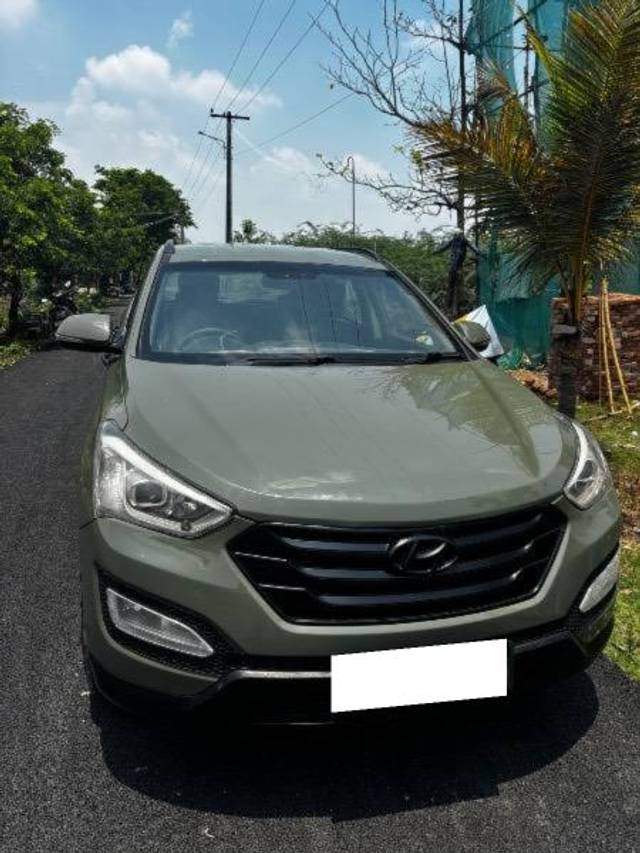 https://images10.gaadi.com/usedcar_image/4524122/original/processed_ffbeecf2-78c4-4c41-8494-b675e3360cf6.jpeg?imwidth=6402