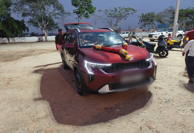 https://images10.gaadi.com/usedcar_image/4524127/original/beb70899-df6c-4ff7-a66a-08a563d0edab.?imwidth=6401