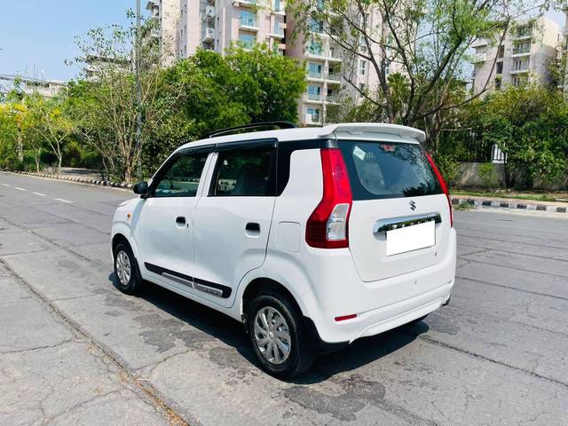 https://images10.gaadi.com/usedcar_image/4524159/original/processed_67625c28f62f06bafae0cd91ec0082f4.jpg?imwidth=6402