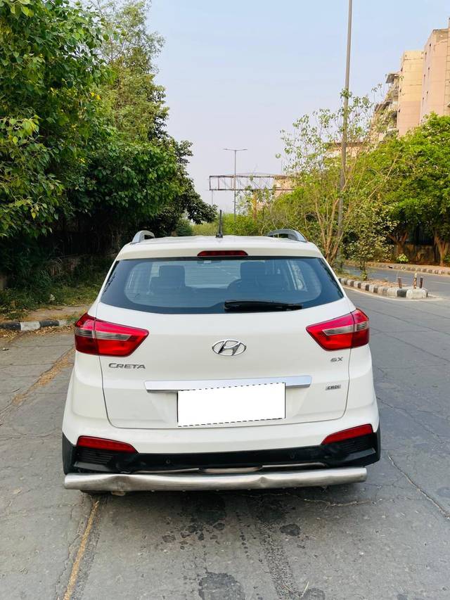 https://images10.gaadi.com/usedcar_image/4524160/original/processed_b952b866ad5aea34bd6420204b1878c0.jpg?imwidth=6402