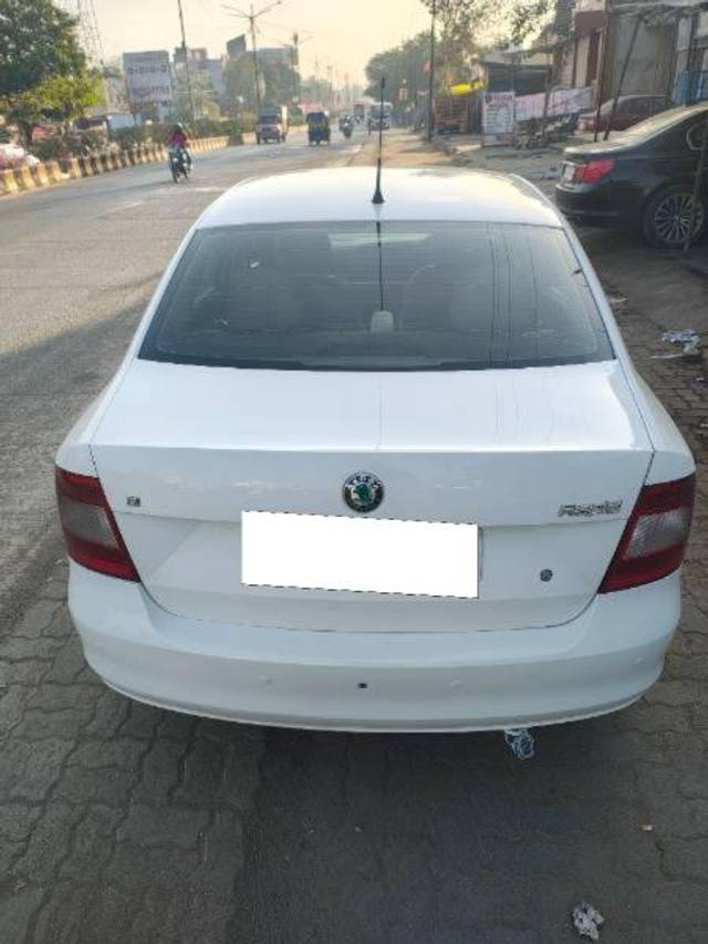 https://images10.gaadi.com/usedcar_image/4524166/original/processed_57fafb38-b94c-462c-86d5-c89a7d6a401a.jpg?imwidth=6401