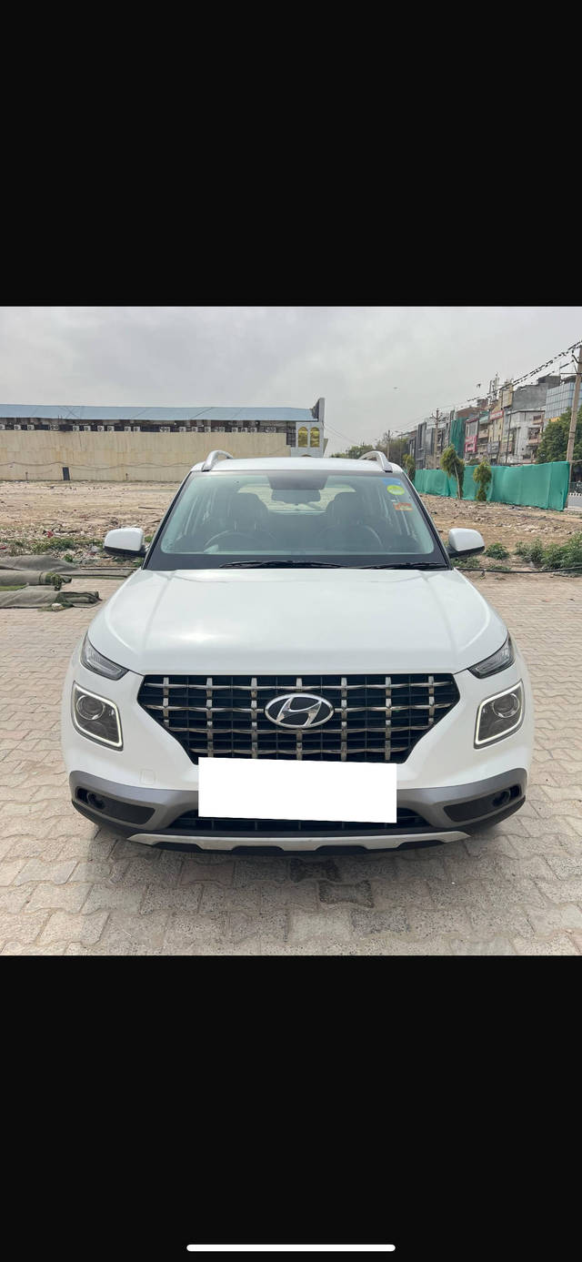 https://images10.gaadi.com/usedcar_image/4524178/original/processed_6b7f5661-4dde-4dca-bcdf-a036b5fef9ac.png?imwidth=6400