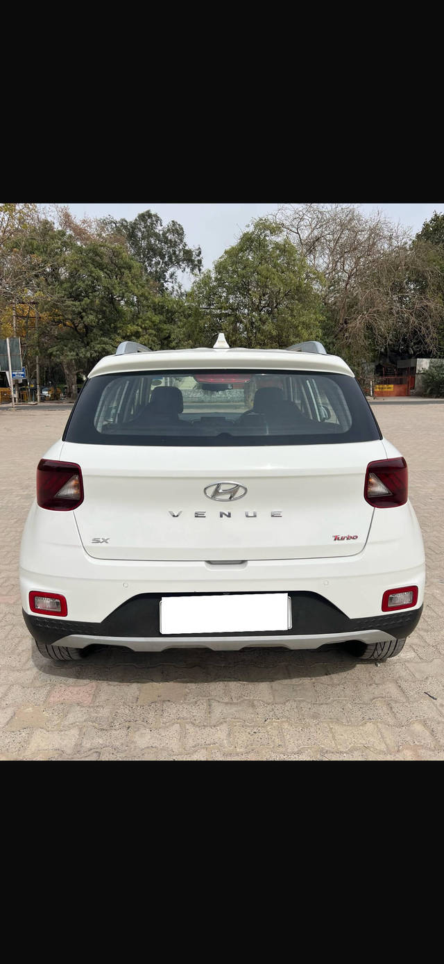 https://images10.gaadi.com/usedcar_image/4524178/original/processed_d8920ea9-9d47-486d-b6b3-d89a5b1819bc.png?imwidth=6401